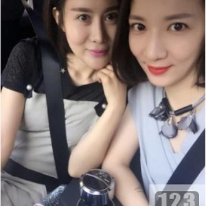 极品已婚美少女妻子双镜视角作品