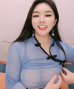 国产卡戴珊，妖娆身材让百万粉丝痴迷【2V，2.7G】