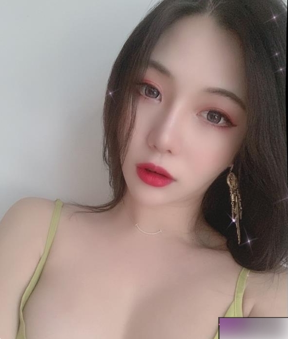 最美Twitter博主（元气美美）低领吊带裙，优雅气质妩媚动人【1.42G】