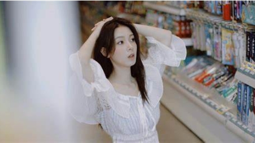 时尚潮流，街拍商场写真，尽显个性魅力