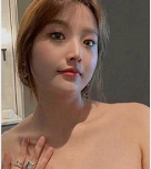 私拍展示的反差婊24岁女性被拍打粑粑