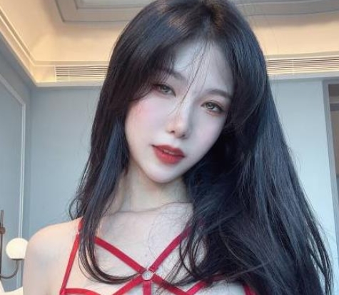 利世定制高颜值网红美女抖娘红se+you惑新作