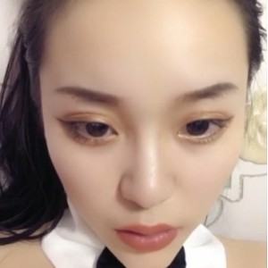 气质女神的私拍，兔耳朵装饰，约拍摄