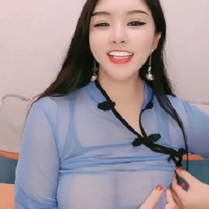 卡戴珊：性感身材下垂诱人的直播视频