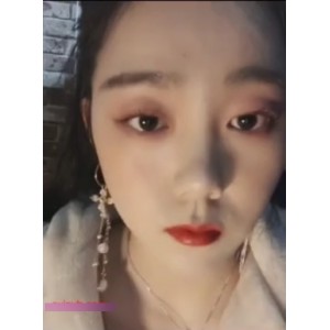 镜前打粑粑：镜前打粑粑的互动甄选视频互动甄选：精选的互动视频露脸美女：美女露脸的视频翘臀后推车：后推车位的翘臀视频镜子狂干：狂干的镜子视频46V：高清画质的视频1.5G：视频大小为1.5G百度盘：视频存储在百度云资源中