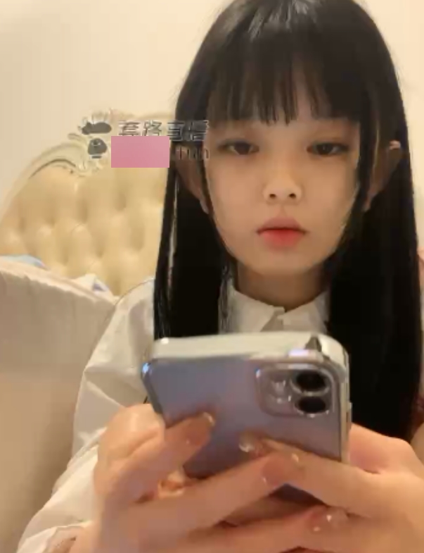 套路阿月合集：nu+nu奴下奴cos麻衣学姐舔裸足红绿灯：40V9.5G百度盘