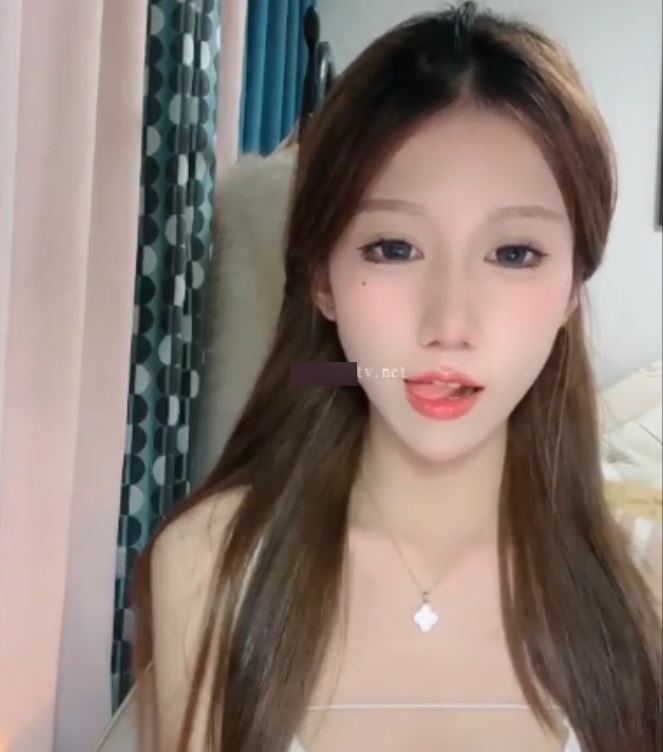 柔宝儿高颜值女神最新两部露奶揉胸视频