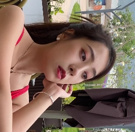 美女穿红色泳装展示完美胖臀和迷人美腿的视频(1V,9.76G,百度云)