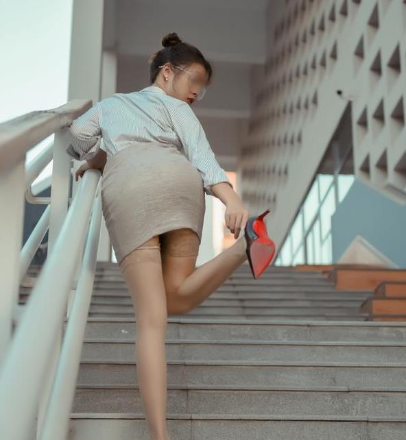 推特理万姬：最新剧情佳作