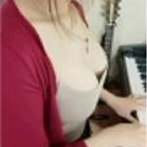 微博声乐老师艾尼呦ing反差婊定制