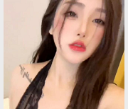 神颜主播：最新心甜露脸1对1定服装务