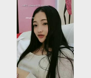 旺仔牛B糖自拍视频6V-2.5G小伙伴KTV三人游用嘴爆C绝对感觉