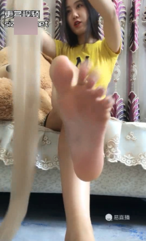 易直播精选诱惑妲己付费房2V0.9g视频