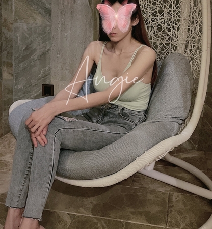 多人游展示:上海贵妇闺蜜的反差婊Angie(4.8G)