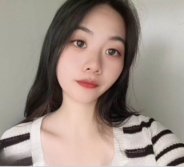 重庆奶茶店美女摄影师拍摄的C杯美女抠动照片