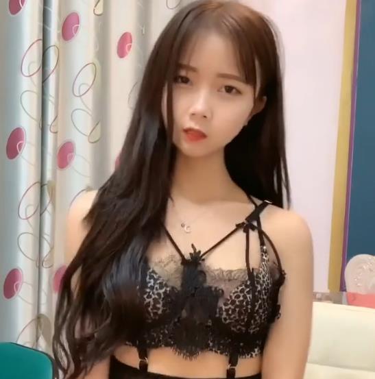 快手主播温柔苗：颜值身材俱佳，舞蹬得一批，素资源警告