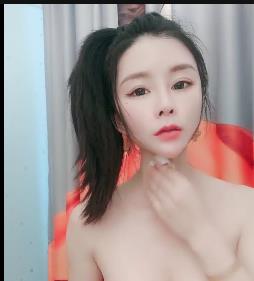 瑜伽女神艾老师自拍视频，性感妩媚，时长3分50秒