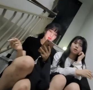 21年韩国校园事件：女大学生用嘴视频1V-奇怪姿势1M时长35分钟，免费下载观看