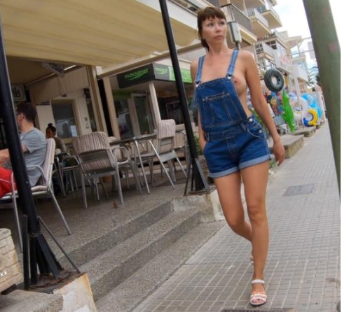 错过的超人气视频合集，赶快来感受naughty_lada带来的视觉盛宴吧！33V-6.5G