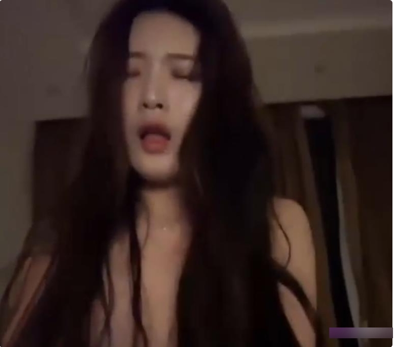 赵一菲私密散播的抖音精选网红商品