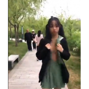 浆果儿公园超市骑车