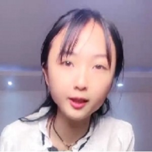 转载搬运可能是指一篇文章或视频的转载，需要进一步确定具体内容才能为其取标题。嫩妹妹可能是指一个年轻女性，可以将标题改为活力青春的嫩妹妹。年纪不大可能是指嫩妹妹的