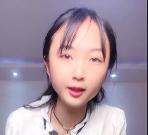 转载搬运可能是指一篇文章或视频的转载，需要进一步确定具体内容才能为其取标题。嫩妹妹可能是指一个年轻女性，可以将标题改为活力青春的嫩妹妹。年纪不大可能是指嫩妹妹的年龄较小，可以将标题改为青春活力，年纪不大的嫩妹妹。超会玩可能是指嫩妹妹有很高的娱乐技巧，可以将标题改为年轻嫩妹妹，超会玩的娱乐达人。粗大双头龙可能是指一种特殊的玩具或工就娆需要进一步确定具体内容才能为其取标题。互擦某处可能是指两个人在特定