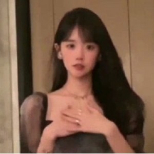 网红王冰冰甜甜的笑容去衣视频