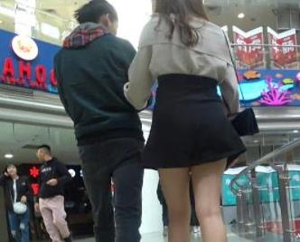 绅士福利：裙子小姐姐小惊喜视频1.3G，穿着有趣玩具裤裤