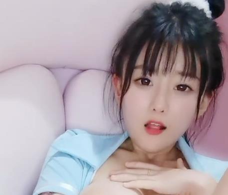 软妹子直播合集：清纯软软小湿妹一线天车头灯大放送