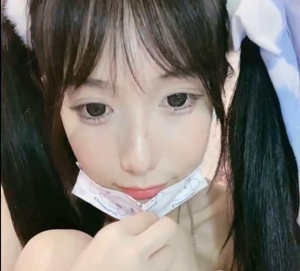 高颜值微博网红黎酱闪现推特，13个V12个G视频互动口罩不爱吃青菜