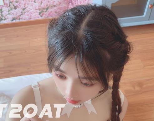 绝色甜妹兔酱自拍视频大放送，颜值身材超棒不容错过！