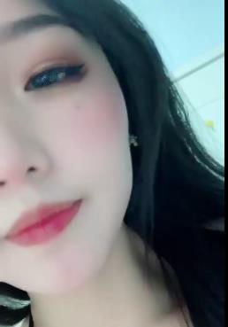 5月校园女神鲍鲍身材曝光，羊脂膏玉般完美S身型，下载观看惊艳颜值！