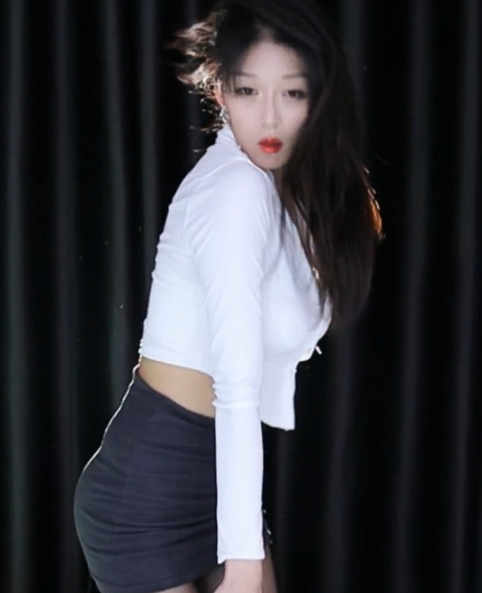 热舞达人短腿微宁：精选热舞视频，吸引大量粉丝