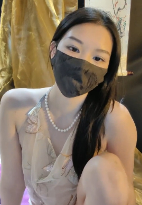 繁花女主角Leezy戏剧学院表演系系花沉沦合集，5小时视频6.39G百度盘