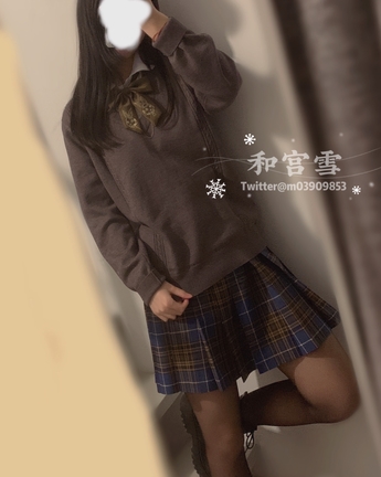 某推最火爆口味重绝版浮力姬宫雪：双洞风油精自虐有尺度视频全集3.86G