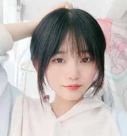 频，观众可以感受到小雨的舞蹈魅力和清纯外表，以及视频的高清晰度和大文件大小带来的身临其境的观赏体验。这段视频不仅展现了小雨的舞蹈技巧，还让人仿佛置身于一个纯净的世界中。1V2.27GB