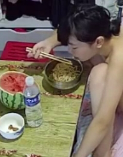 何，这段视频都展现了一个奇异而有趣的世界。