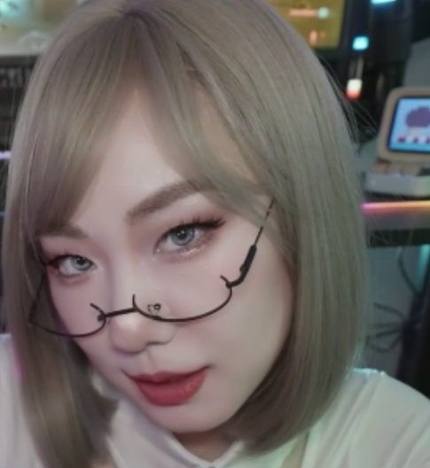 性感美女芝芝长靴肉丝视频教程，脚脸精致褶皱文件有效