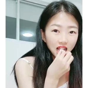 甜美红唇小少妇坐在老公物件上，解压链接提取码本地观看
