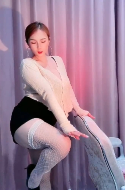 快手性感小野猫合作视频8V,143mb百度盘下载