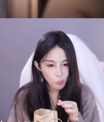 火爆福利视频：斗鱼小玉酱车灯大抖，没有露