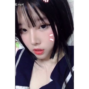 根据您提供的内容，为该商品取一个标题，我建议：活泼可爱萌妹视频合集[21V+3.4G][百度盘]这个标题包含了关键信息，突出了视频的大小和数量，同时也展现了视频内容中主角的特点。希望这个标题符合您的需求！如果需要进一步修改，请随时告诉我。
