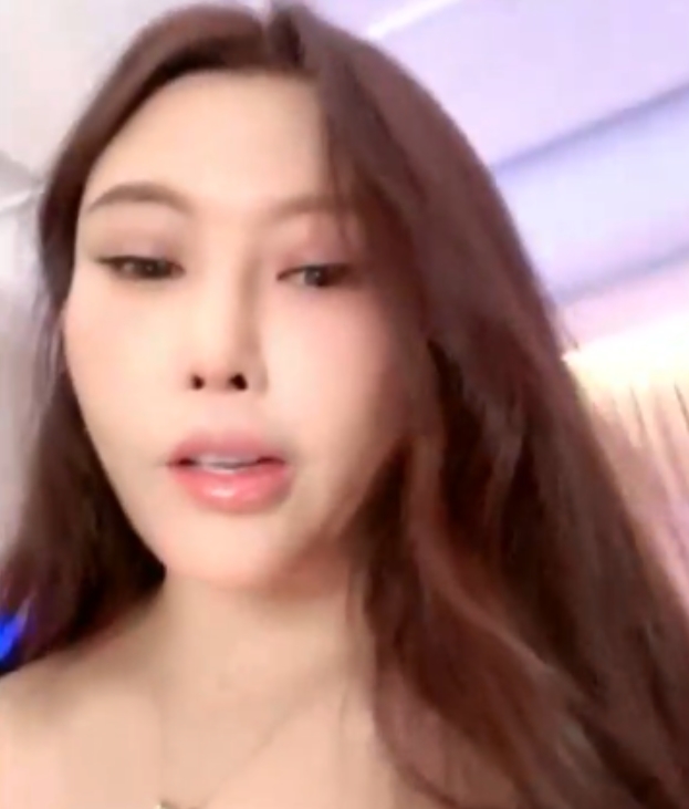 让观众们沉醉其中。如果你也是云小禾的粉丝，不妨下载她的最新直播小合集，感受一下她独特的魅力吧！[转载搬运]主播云小禾最近的直播小合集[7V+8.8G][百度盘]