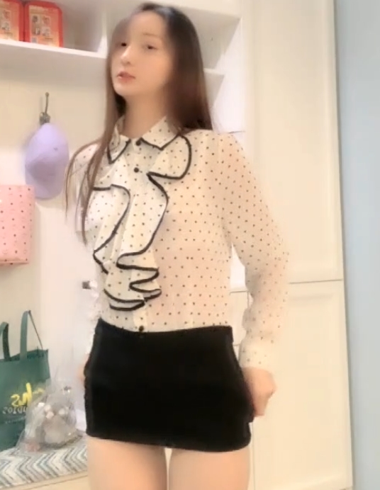 主播顾茜茜：漏的不多，收藏69个视频，长的可爱，按需观看