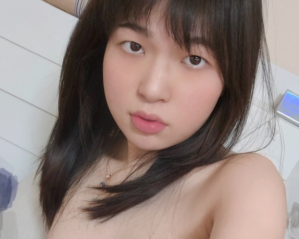 推特20万粉丝眼镜TS俞喵喵私拍照，2G大小视频引发百度收藏热潮