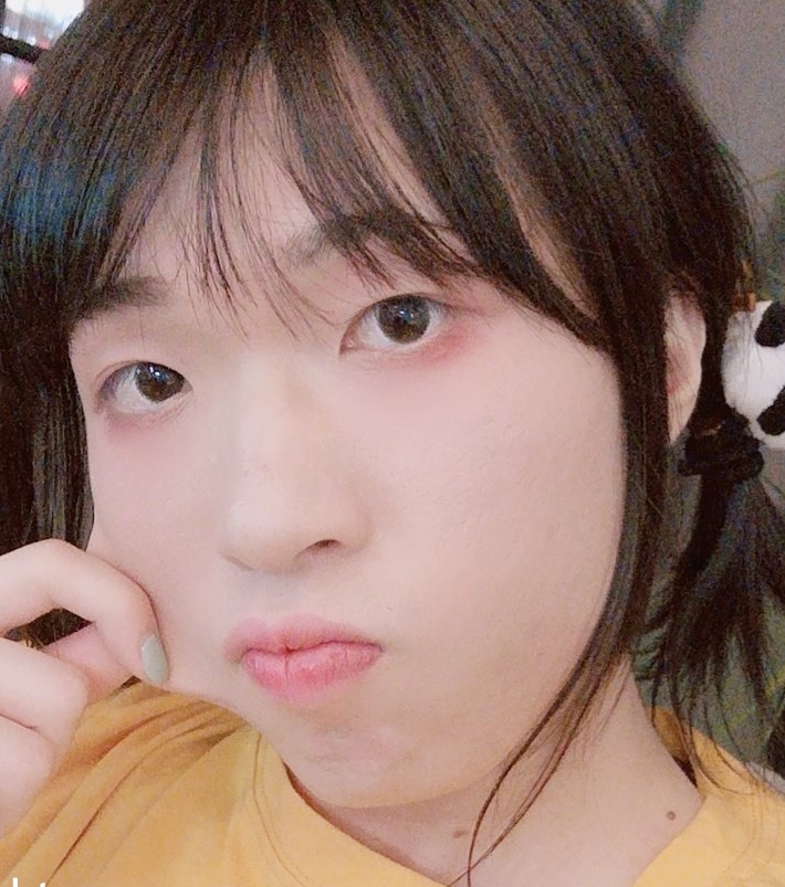 推特20万粉丝眼镜TS俞喵喵私拍照，2G大小视频引发百度收藏热潮