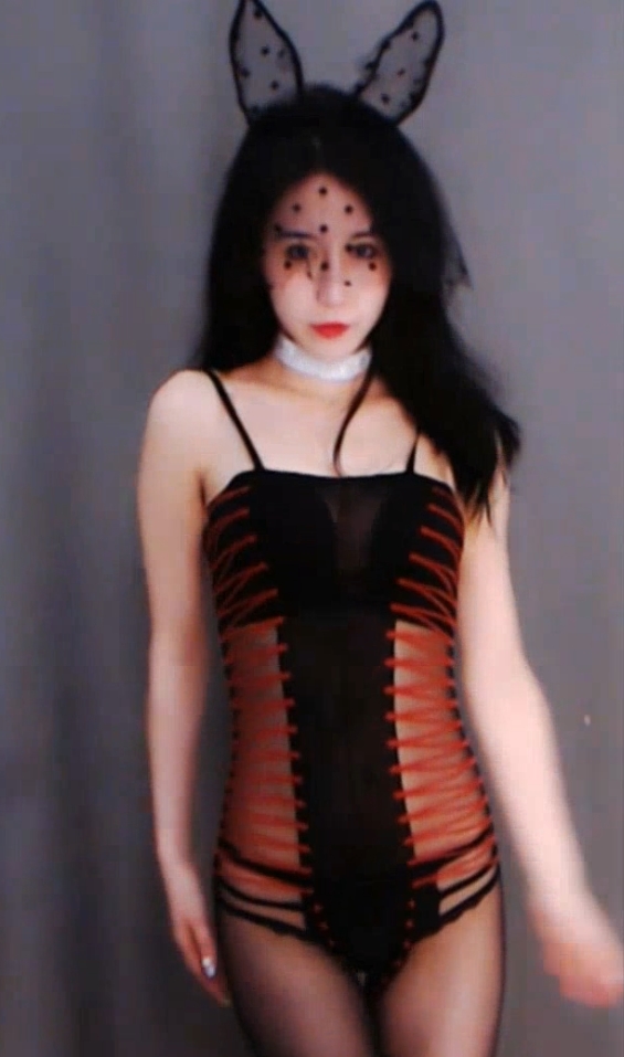 斗鱼何成琳超火定制27v3.6g视频：独特魅力吸引大量粉丝和收藏者