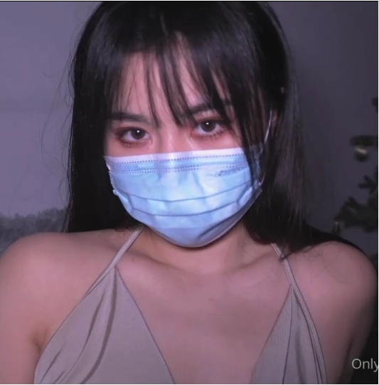 糖心女神《nana》：闪亮黑丝，翘二郎腿，多款视频尽显时尚魅力