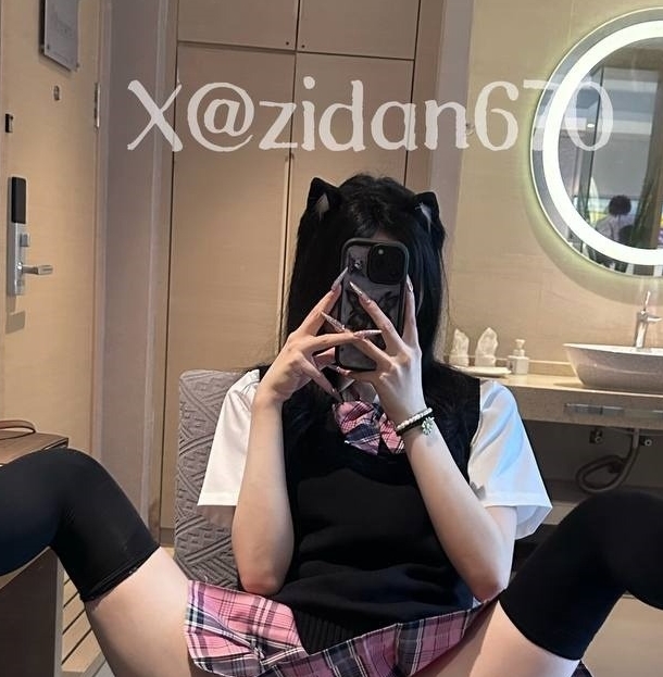 紫蛋反差女神新作6部视频合集16v每个2.8g收藏热度高达369